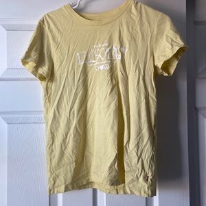 yellow levi’s tee